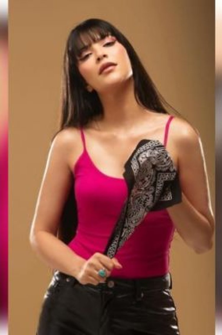 'बिग बॉस 17' की प्रतिभागी खानजादी का पहला एल्बम 'ज्वालामुखी' रिलीज के लिए तैयार