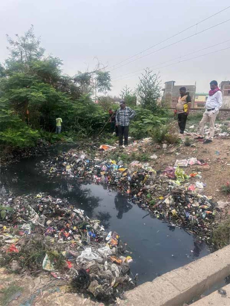 राजधानी में नालों की सफाई में जुटा निगम, पोकलेन की भी ली जा रही मदद