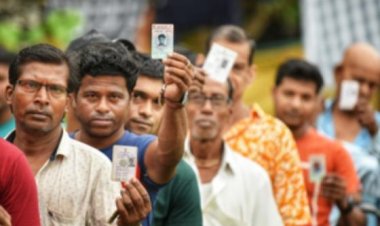 बिहार में मतदाताओं में दिख रहा उत्साह, बैलगाड़ी और भैंस पर सवार होकर वोट डालने पहुंचे