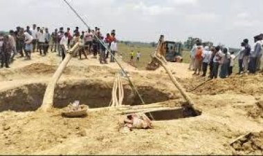 झारखंड में कुआं खोदने के दौरान चार श्रमिक दबे