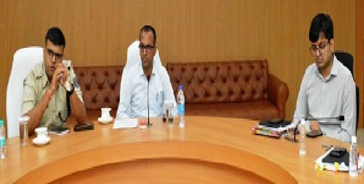 कलेक्टर एवं एसपी ने कानून व्यवस्था के संबंध में राजस्व व पुलिस अधिकारियों की ली बैठक