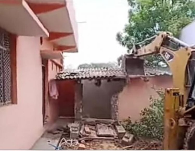 मुरैना में गोवंश हत्या के आरोपियों के मकान पर चला बुलडोजर