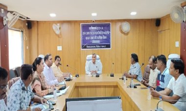 कलेक्टर शर्मा ने की एफसीआई व नान में मिलर्स को आबंटित स्टेक के विरुद्ध चावल जमा की समीक्षा