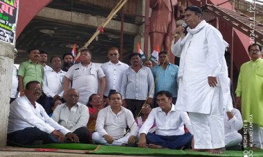 छत्तीसगढ़ की भाजपा  सरकार के बिजली बिल वृद्धि के विरोध में  भिलाई जिल कांग्रेस ने विरोध प्रदर्शन कर धरना दिया गया