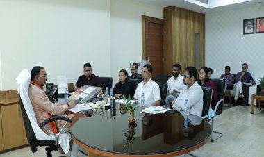 स्वास्थ्य मंत्री श्री श्याम बिहारी जायसवाल ने ली स्वास्थ्य विभाग की समीक्षा बैठक