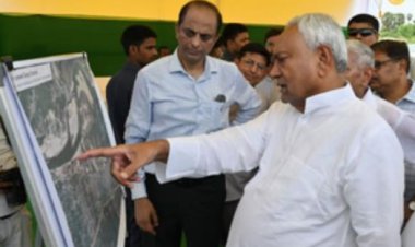 बिहार के मुख्यमंत्री नीतीश कुमार ने निर्माणाधीन योजनाओं का किया निरीक्षण