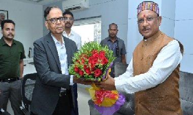 मुख्यमंत्री विष्णु देव साय से 16वें वित्त आयोग के अध्यक्ष अरविंद पनगढ़िया ने सौजन्य मुलाकात की