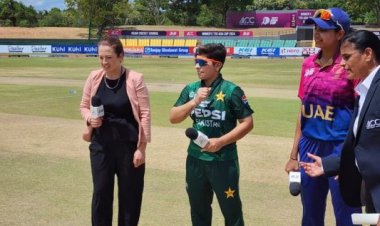 पाक ने यूएई को 10 विकेट से रौंदा, सेमीफाइनल का दावा मजबूत किया