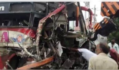 आंध्र प्रदेश में बस और लॉरी की भिड़ंत, एक महिला की मौत, 15 से अधिक घायल