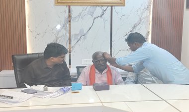 सीएम कैंप कार्यालय बगिया से महादेव को मिला श्रवण यंत्र, खुश होकर बुजुर्ग ने कहा अब वह हर रविवार सुनेगा "मन की बात", मुख्यमंत्री विष्णुदेव साय का जताया आभार...