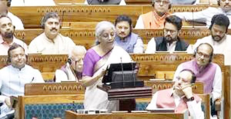 बजट में मध्यम वर्ग को कर राहत; रोजगार, छोटे उद्योगों को बढ़ावा देने पर जोर