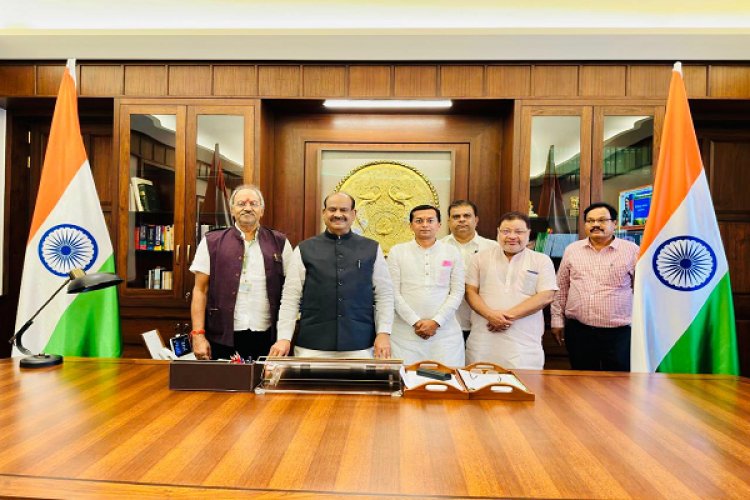 लोकसभा अध्यक्ष ओम बिरला से छत्तीसगढ़ भाजपा प्रदेश विशेष आमंत्रित सदस्य प्रीतेश गाँधी ने की सौजन्य मुलाक़ात