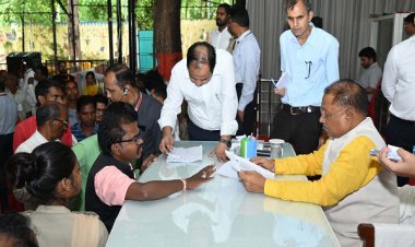 रायपुर : जनदर्शन में किसानों ने की शिकायत, केमिकल प्लांट से निकल रहा विषैला पानी