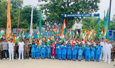 सीआरपीएफ ने तिरंगा मार्च निकाला