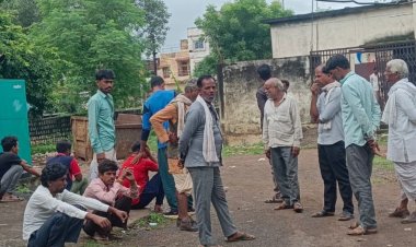 सड़क पर बैठे पशुओं से टकराई बाइक:45 वर्षीय व्यक्ति की हादसे में मौत