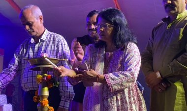 श्रीकृष्ण पर्व का दूसरा दिन:पूर्णिमा चतुर्वेदी ने लोकगायन और अखिलेश तिवारी ने प्रस्तुत किए भक्ति संगीत, अपर कलेक्टर ने दीप प्रज्वलित कर किया शुभारंभ