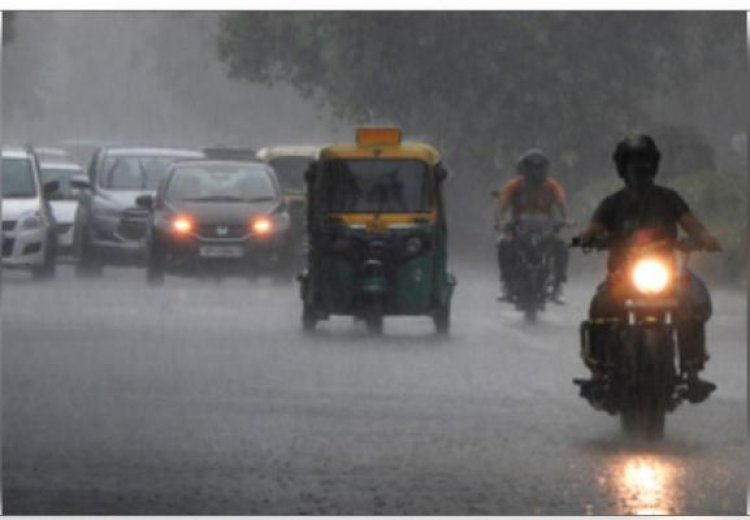 दिल्ली-एनसीआर में बारिश बनी आफत, 3 हजार लोगों ने फोन पर मांगी मदद, 10 की मौत