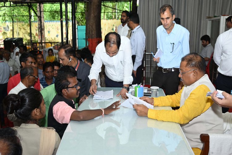 रायपुर : जनदर्शन में किसानों ने की शिकायत, केमिकल प्लांट से निकल रहा विषैला पानी