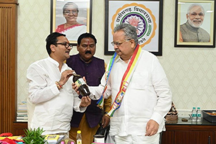 विस अध्यक्ष डॉ. रमन से जीवजंतू कल्याण बोर्ड के प्रतिनिधि अखिल जैन ने की मुलाकात