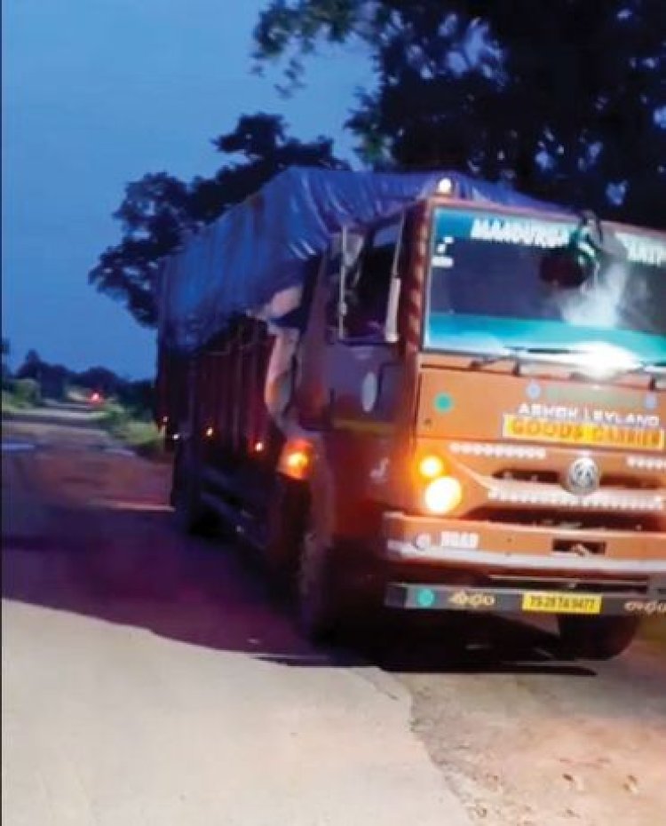 राशन से भरे वाहन को पुलिस ने पामेड़ में पकड़ा, नहीं मिले वैध दस्तावेज