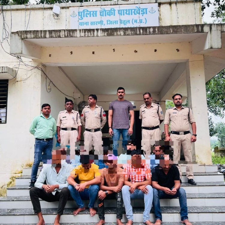 पाथाखेड़ा में जुआ फड़ पर छापा:10 जुआरी पकड़े गए, चौकी से दी गई जमानत