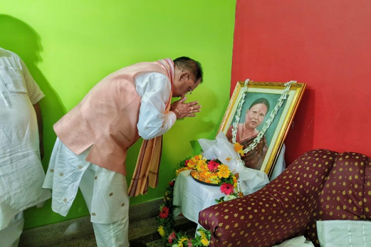 सीएम साय ने स्व झिंगिया उरांव को श्रद्धांजलि अर्पित की