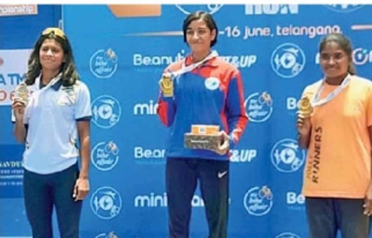 नेशनल तैराकी में दुर्विशा पवार ने एक स्वर्ण सहित 3 पदक जीते