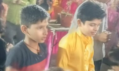 एकता पुरी दुर्गा पंडाल में मनाई गई नवरात्रि:लोगों ने चौथे दिन कूष्मांडा माता का श्रृंगार कर की आरती