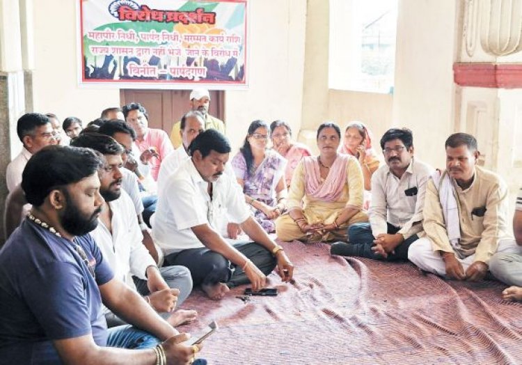 कांग्रेसी पार्षदों से दिया एक दिवसीय धरना