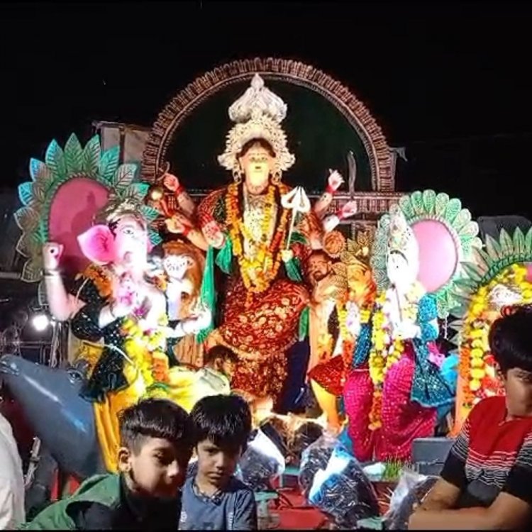 शिवपुरी में नवमीं की रात मां की मूर्तियों का विसर्जन:सुबह 4 बजे तक चला; हजारों की संख्या में उमड़ी भीड़, कार्यक्रम हुए आयोजित