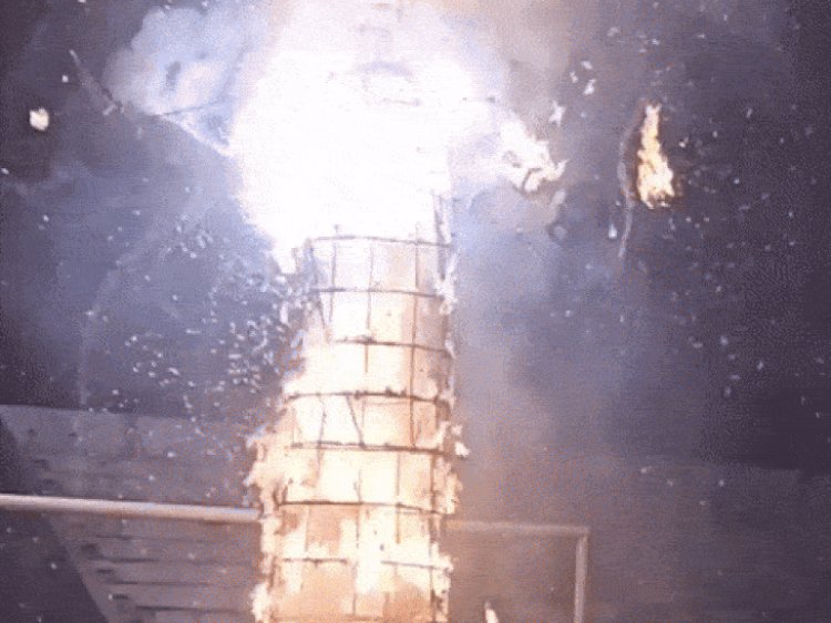 मंडला में देर रात हुआ रावण दहन:धू-धू कर जला रावण का अहंकार; बारिश के चलते रुका कार्यक्रम