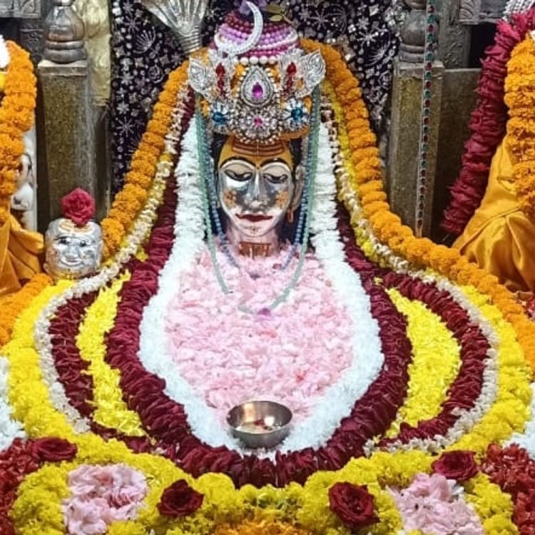 भोपाल बड़वाले महादेव मंदिर में रक्तचंदन से रुद्राभिषेक:बाबा बटेश्वर व मां गौरा शीतलदास की बगिया में आज करेंगे नौका विहार