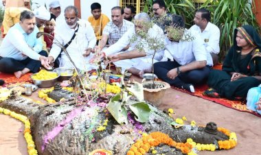 शिवपुरी की कोटा पंचायत​ में हुई ​​​​​​गोवर्धन पूजा:विधायक-कलेक्टर ने किया पूजन; गौसेवकों का हुआ सम्मान