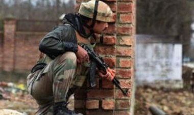 कश्मीर के सोपोर में सुरक्षा बलों ने आतंकवादियों को घेरा, मुठभेड़ जारी