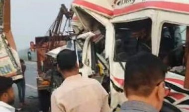 फिरोजाबाद: आगरा-लखनऊ एक्सप्रेसवे पर ट्रैवलर बस खड़े ट्रक से टकराई, 1 की मौत और 15 से ज्यादा घायल