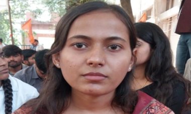 सुंदरकांड पाठ में शामिल छात्राओं को देरी के लिए वार्डन ने लिखवाया माफीनामा, बीयू परिसर के सामने हंगामा