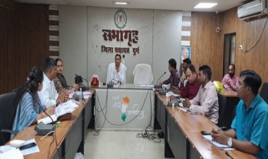 मुख्य कार्यपालन अधिकारी ने की योजनाओं की समीक्षा