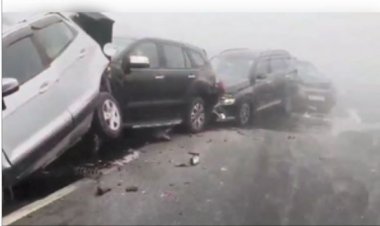 आगरा-लखनऊ एक्सप्रेसवे पर खड़ी डीसीएम से कई कारों की टक्कर, एक घायल