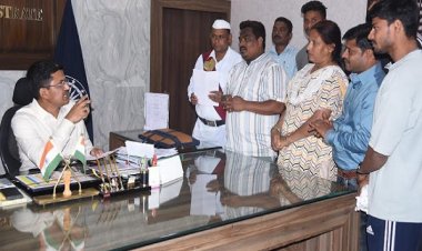 जनदर्शन में कलेक्टर ने सुनी लोगों की समस्याएं