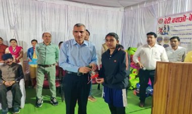 कलेक्टर ने राज्य और राष्ट्रीय स्तर पर खेलने वाली माहिला खिलाडियों को किया सम्मानित
