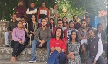 पत्रकारिता के छात्र-छात्राएं शैक्षणिक भ्रमण पर बार नवापारा अभ्यारण का किया भ्रमण