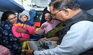 मुख्यमंत्री साय की सरलता और आत्मीयतापूर्ण वार्तालाप ने रेलयात्रियों का जीता दिल