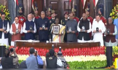 राष्ट्रपति द्रौपदी मुर्मू ने किया संस्कृत और मैथिली में संविधान के संस्करण का विमोचन