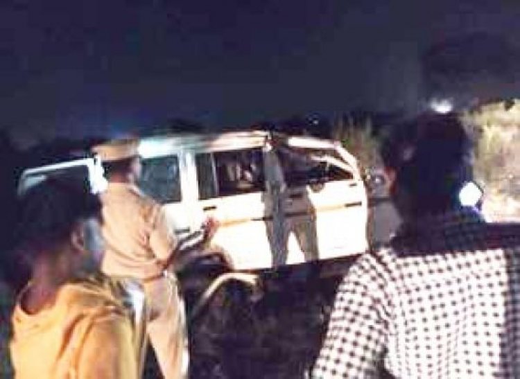 महाराष्‍ट्र: नंदुरबार में तेज रफ्तार कार ने तीन बाइक सवारों को टक्कर मारी, पांच लोगों की मौत