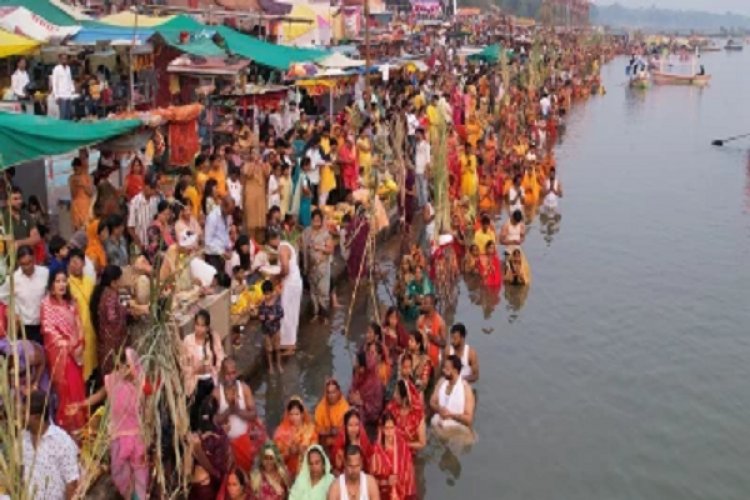 जबलपुर में भी उदयाचलगामी सूर्य नारायण को अर्घ्य देने के साथ छठ महापर्व का समापन, परिवार की रक्षा का मांगा वरदान