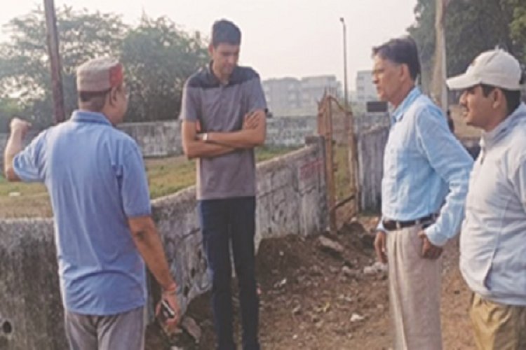 कमिश्नर ने गोकुल नगर गौठान का निरीक्षण कर लिया जायजा