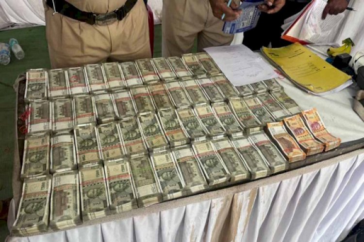 राजधानी में मिला कैश ही कैश : उपचुनाव से पहले कार में मिले लाखों रुपए, वाहन चेकिंग में बरामद हुई रकम, पुलिस की पूछताछ जारी.....