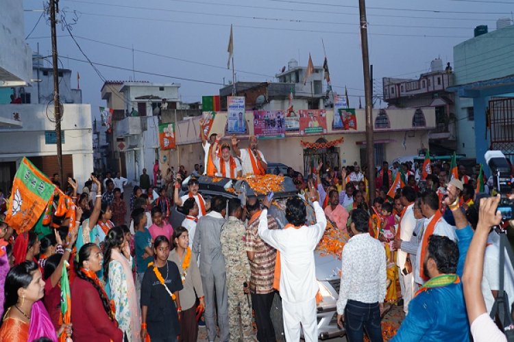 रायपुर दक्षिण उपचुनाव के आखिरी दौर में सुनील सोनी का जनसंपर्क तेज, हर मतदाताओं तक पहुंचने का लक्ष्य