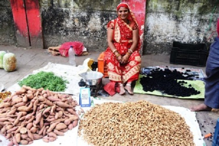 महतारी वंदन की बचत से पूरी हुई संतोषी की बरसों पुरानी मुराद, पायल की चमक बढ़ा रहे सुंदरता