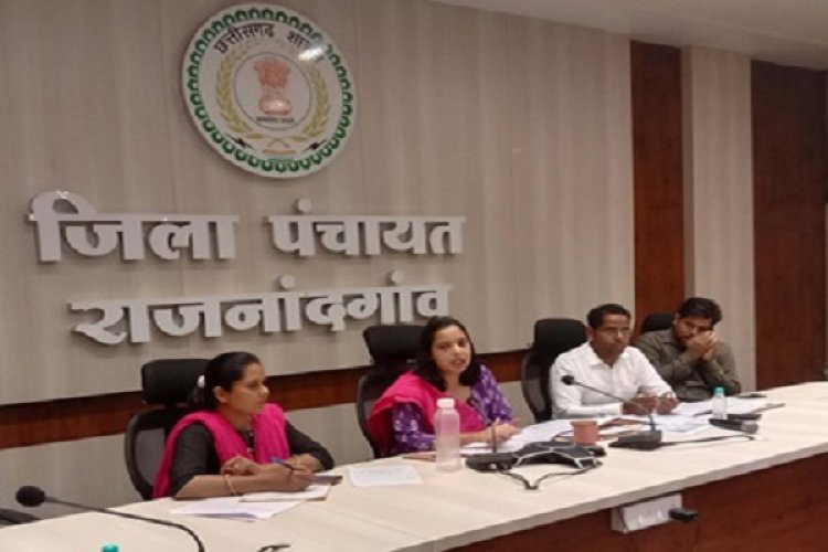 सीईओ ने शासन की विभिन्न योजनाओं और कार्यों का किया समीक्षा